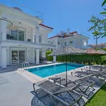 Calista Plaja Yakin Oezel Havuzlu Luex Villa