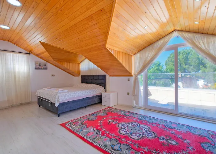 Calista Plaja Yakin Oezel Havuzlu Luex Fethiye