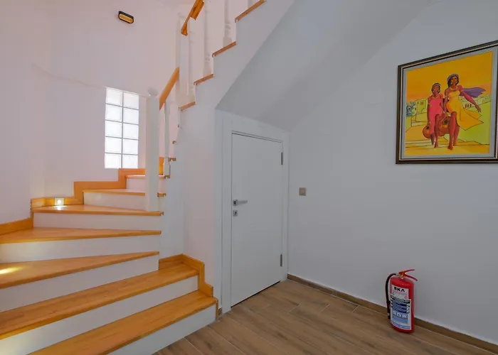 Calista Plaja Yakin Oezel Havuzlu Luex Villa Fethiye