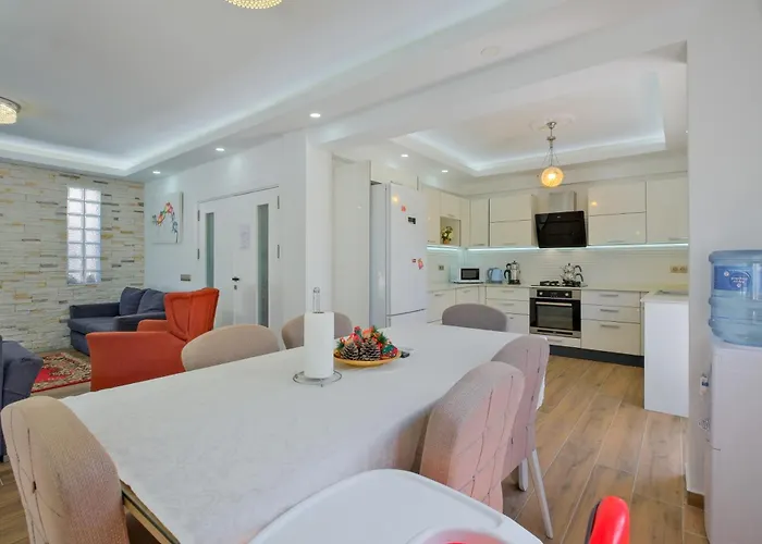 Calista Plaja Yakin Oezel Havuzlu Luex * Fethiye