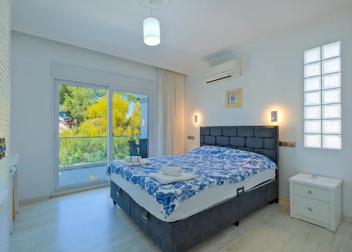 Calista Plaja Yakin Oezel Havuzlu Luex Βίλα