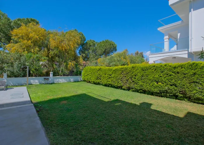 Villa Calista Plaja Yakin Oezel Havuzlu Luex *