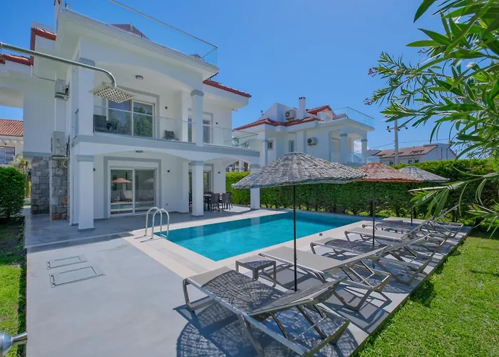 Calista Plaja Yakin Oezel Havuzlu Luex Villa