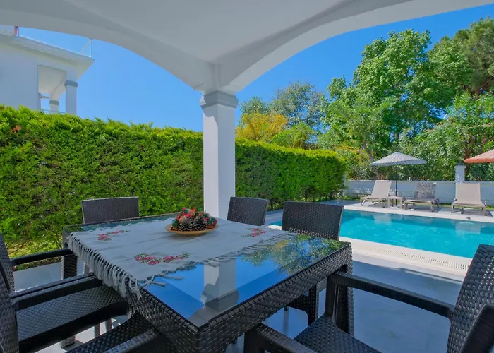 Calista Plaja Yakin Oezel Havuzlu Luex Villa Fethiye