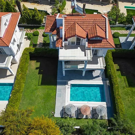 Vila Calista Plaja Yakin Oezel Havuzlu Luex