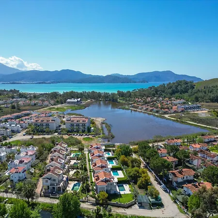 Willa Calista Plaja Yakin Oezel Havuzlu Luex Fethiye