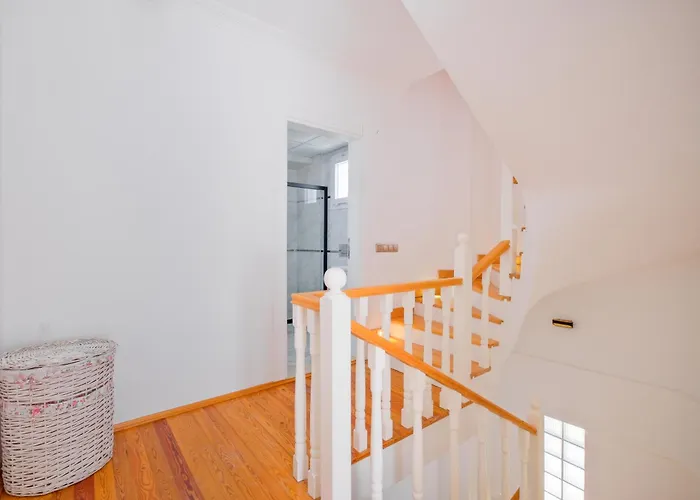 Calista Plaja Yakin Oezel Havuzlu Luex *