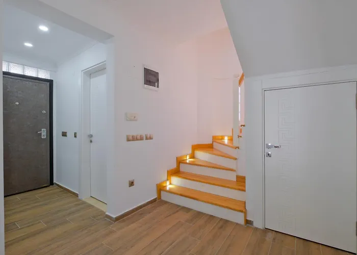 Calista Plaja Yakin Oezel Havuzlu Luex