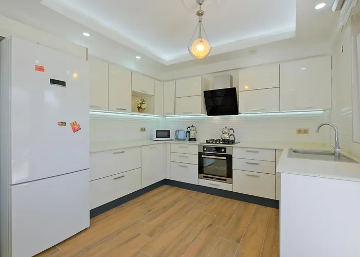 Calista Plaja Yakin Oezel Havuzlu Luex *