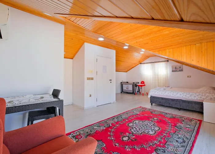 Calista Plaja Yakin Oezel Havuzlu Luex *