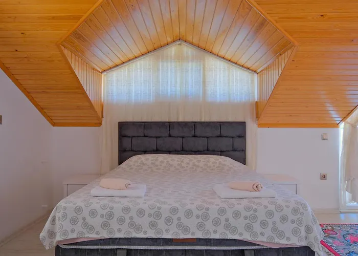 Villa Calista Plaja Yakin Oezel Havuzlu Luex