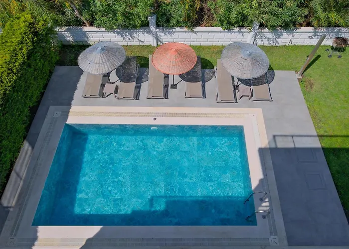 Calista Plaja Yakin Oezel Havuzlu Luex Willa *