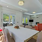 Calista Plaja Yakin Oezel Havuzlu Luex Fethiye